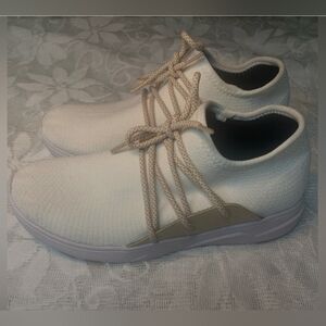 Vessi Cityscape Sneakers | Women’s 7 (EU 38.5) | White Beige | New Without Tags